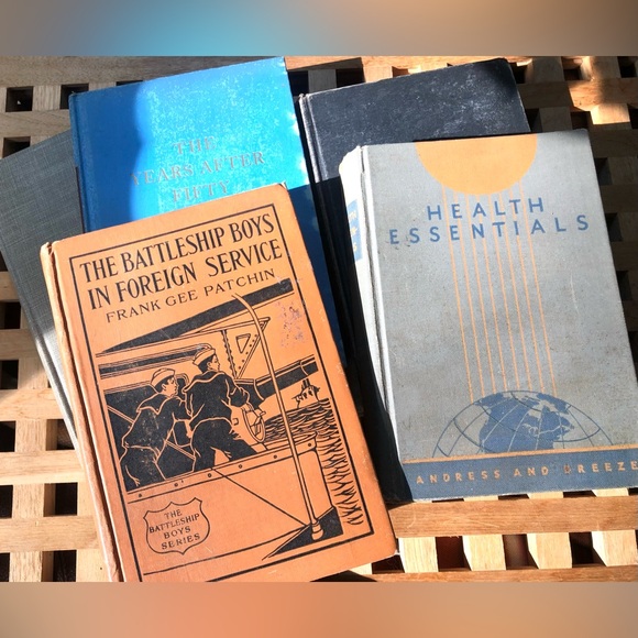 Set of 5 hardcover vintage books - Picture 2 of 2